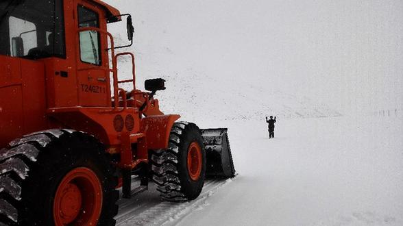 因暴雪斷通的新藏公路恢復(fù)暢通