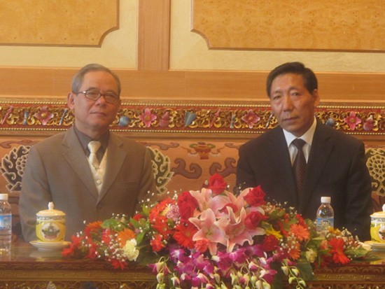 西藏自治區(qū)黨委常委、自治區(qū)政協(xié)副主席巴桑頓珠會(huì)見(jiàn)越南祖國(guó)陣線中央委員會(huì)副主席陳黃探一行