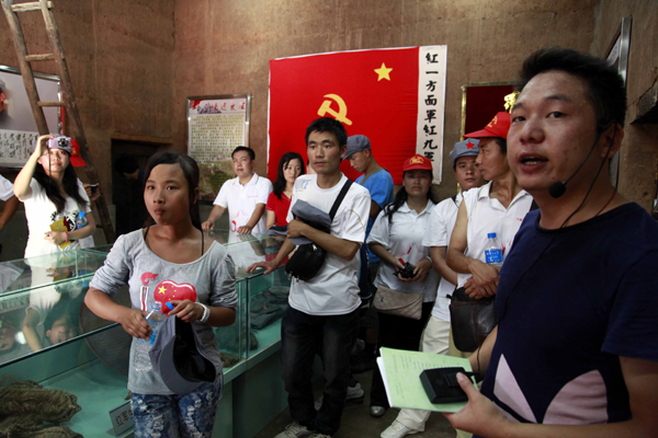 巧家縣開展“重走長(zhǎng)征路”青少年紅色之旅活動(dòng)