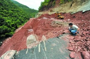 云南“史上最短命公路”追蹤：官方否認(rèn)搶工期
