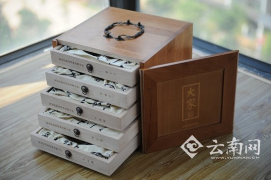 頂級(jí)普洱收藏茶“大家”普洱問(wèn)世 由云南茶界專(zhuān)家親自選料