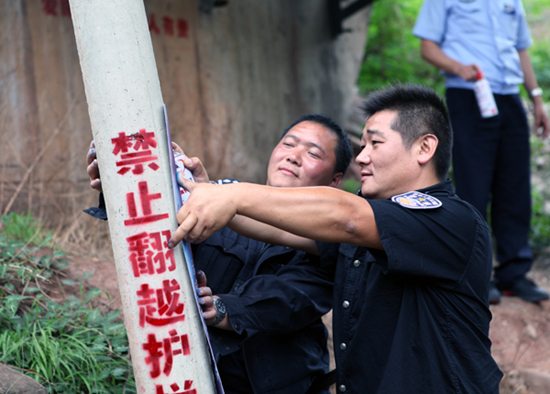 昆鐵派出所長呂剛：絲絲關(guān)懷溫暖群眾心田