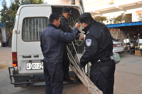 心系群眾修建愛民路 警民共建話和諧春運