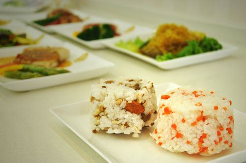 東航云南公司精心準(zhǔn)備國(guó)際航班餐食服務(wù)南博會(huì)