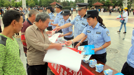 昆明鐵路公安處掀起“6.26”禁毒宣傳活動(dòng)熱潮