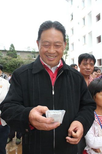 昆明東川158戶(hù)“三區(qū)”移民有了新家 “危險(xiǎn)期”免費(fèi)居住
