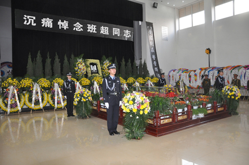用生命踐行責(zé)任與使命 用忠誠(chéng)鑄就藍(lán)盾和警——昆明鐵路公安局昆明公安處“二級(jí)英雄模范”班超同志事跡