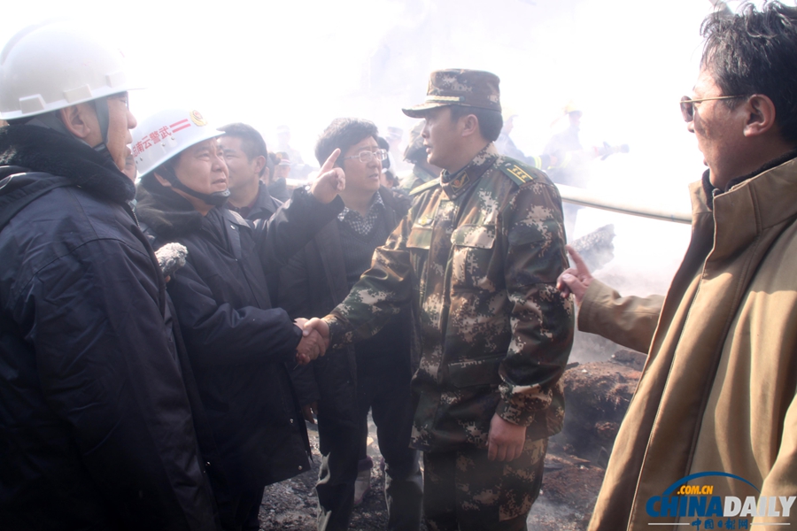 香格里拉獨(dú)克宗古城災(zāi)后一片廢墟 駐地警民緊張投入災(zāi)后清理工作