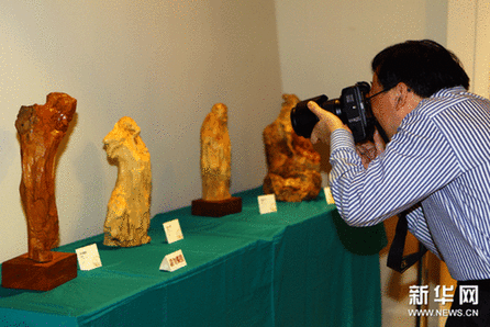 浙江省非物質(zhì)文化遺產(chǎn)精品展亮相臺北 圖