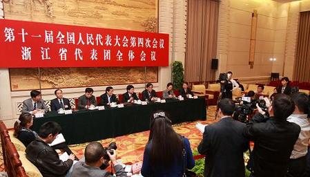 宗慶后等7位來自浙江的代表接受記者集體采訪
