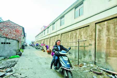 臺州血鉛企業(yè)老板被監(jiān)控 務(wù)工人員免費體檢