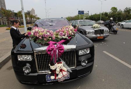車價(jià)上億“超豪華”迎親車隊(duì)亮相溫州
