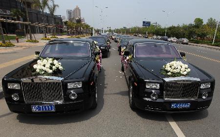 車價(jià)上億“超豪華”迎親車隊(duì)亮相溫州