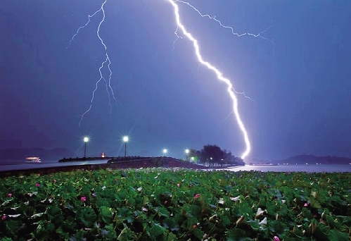 驚雷滾滾 浙江省氣象臺發(fā)布雷電黃色預警