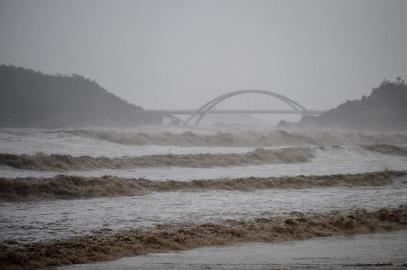 強(qiáng)臺(tái)風(fēng)“布拉萬(wàn)”造成舟山海域狂風(fēng)暴雨