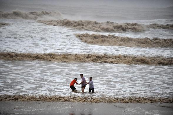強(qiáng)臺風(fēng)“布拉萬”造成舟山海域狂風(fēng)暴雨