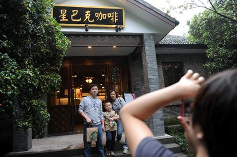 星巴克“入駐”靈隱引熱議　觸痛誰的神經(jīng)？