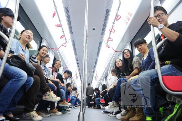 杭州地鐵舉行突發(fā)事件應急演練