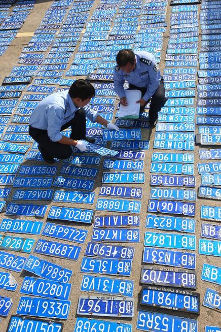 “菲特”過后 寧波大量車牌等車主認領(lǐng)