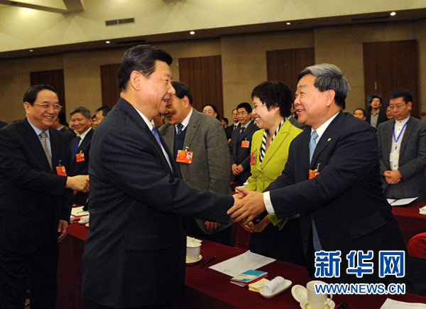 習(xí)近平看望出席全國(guó)政協(xié)十二屆一次會(huì)議科協(xié)、科技界委員并參加聯(lián)組討論