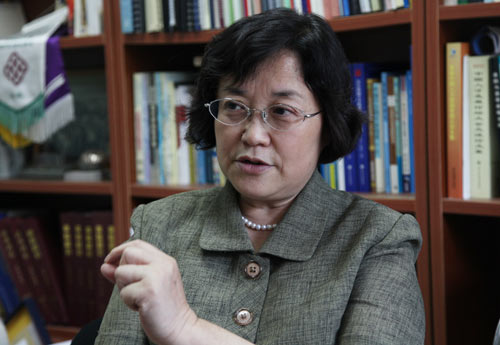Should Chinese people retire later? - Guest profile - 中國人是否應(yīng)該晚退休？- 嘉賓介紹