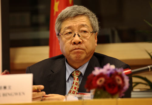 Should Chinese people retire later? - Guest profile - 中國人是否應(yīng)該晚退休？- 嘉賓介紹