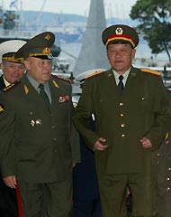 Liang Guanglie, chief of the General Staff of the People�K�s Liberation Army, with his Russian counterpart Yuri Baluyevsky as they hold strategic consultations 