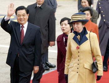 Hu arrives in Britain, starts three-day state visit