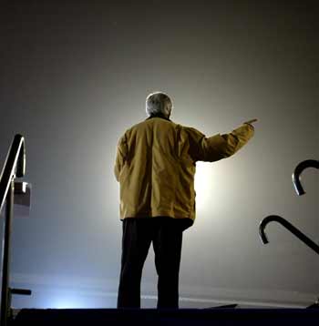 Bush, Kerry campaign for senior votes