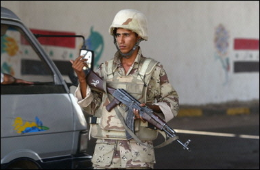 Suicide bombers kill 20 policemen in Iraq
