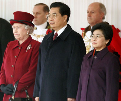 Hu visits London, Sino-UK ties get warmer