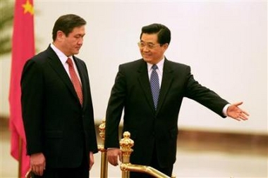 Leaders meeting focuses on yuan, growth