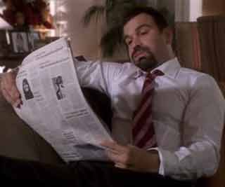 The recurring newspaper prop<BR>'龍?zhí)?報紙穿越19年(圖)