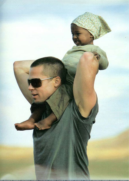 Paparazzi struggle as Pitt-Jolie birth nears