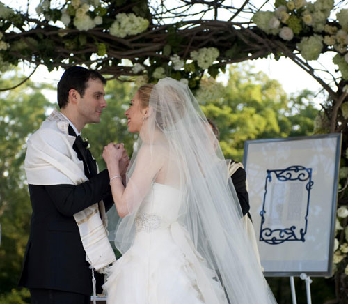 Chelsea Clinton turns to Vera Wang for 2 gowns