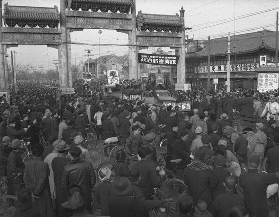 100 Photographers' focus on China - Politics