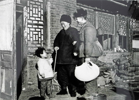 100 photographers' focus on China - Society