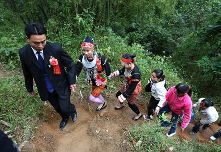 Li ethnic wedding