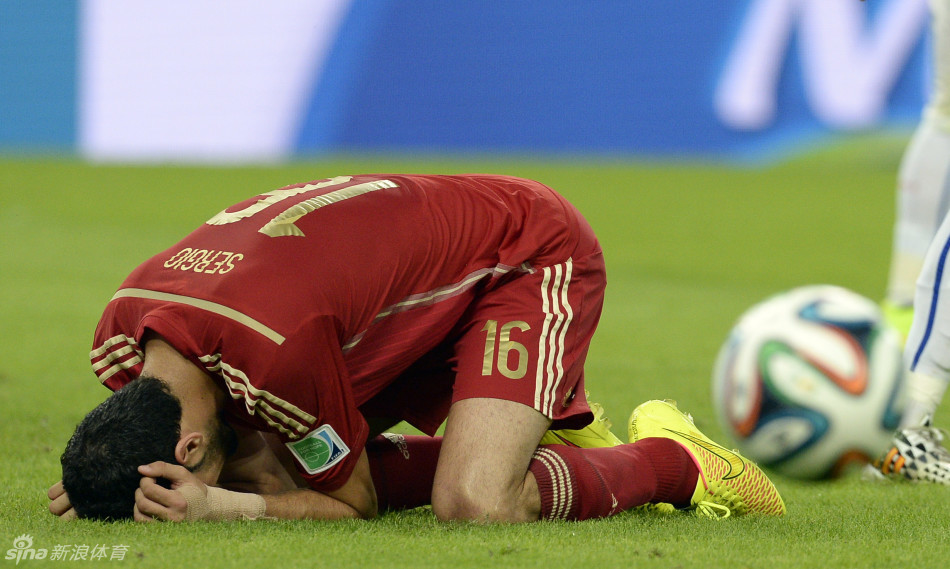 衛(wèi)冕冠軍西班牙出局悲催沮喪