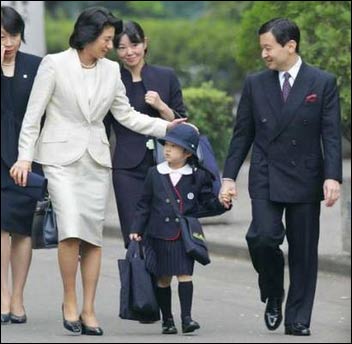日本小公主入園 皇太子夫婦陪同