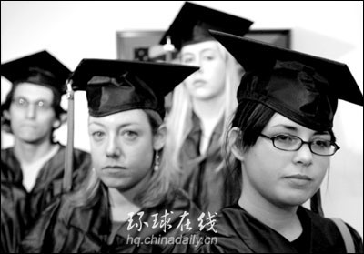 美國大學(xué)獎學(xué)金名目繁多 貧困生上學(xué)不發(fā)愁