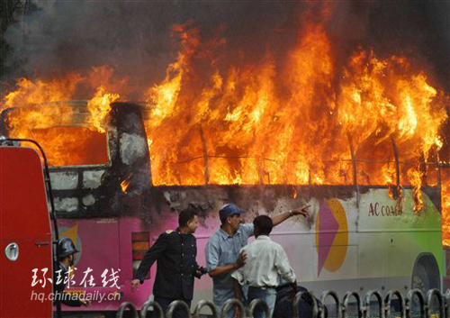印度孟買發(fā)生騷亂 右翼政黨襲擊警局(圖)