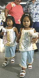 美兩對(duì)夫婦收養(yǎng)中國(guó)女孩 查基因發(fā)現(xiàn)孩子竟是親姐妹