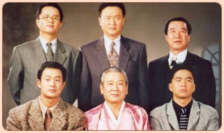經(jīng)濟(jì)萎靡 韓國(guó)再度流行“三世同堂”傳統(tǒng)大家庭