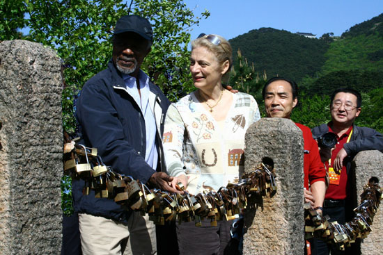 “世界總統(tǒng)”十年路 正畫(huà)側(cè)描記安南