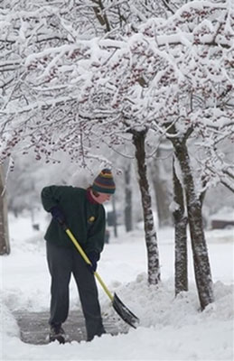 民生百態(tài)：美國中西部暴風(fēng)雪下的快樂與痛苦
