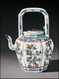 出自中國(guó)明代 英女王茶壺百萬(wàn)英鎊被拍賣(mài)
