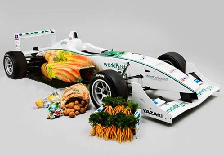 英國(guó)發(fā)明全球首款環(huán)保賽車(chē) 蔬菜作車(chē)身巧克力當(dāng)燃料
