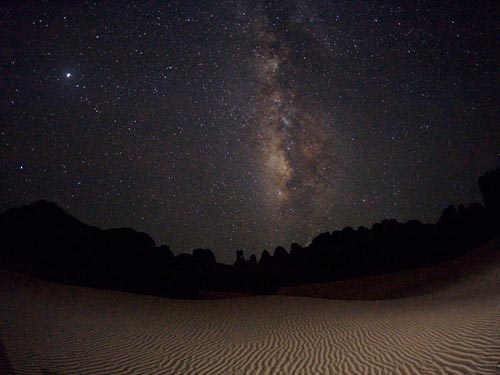 伊朗攝影師沙漠拍攝壯觀銀河系照片
