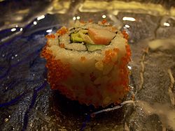 日本“忍者”在美大學(xué)制作出全球最長加州壽司卷